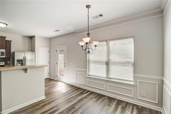 Building Photo - 544 Oakside Pl