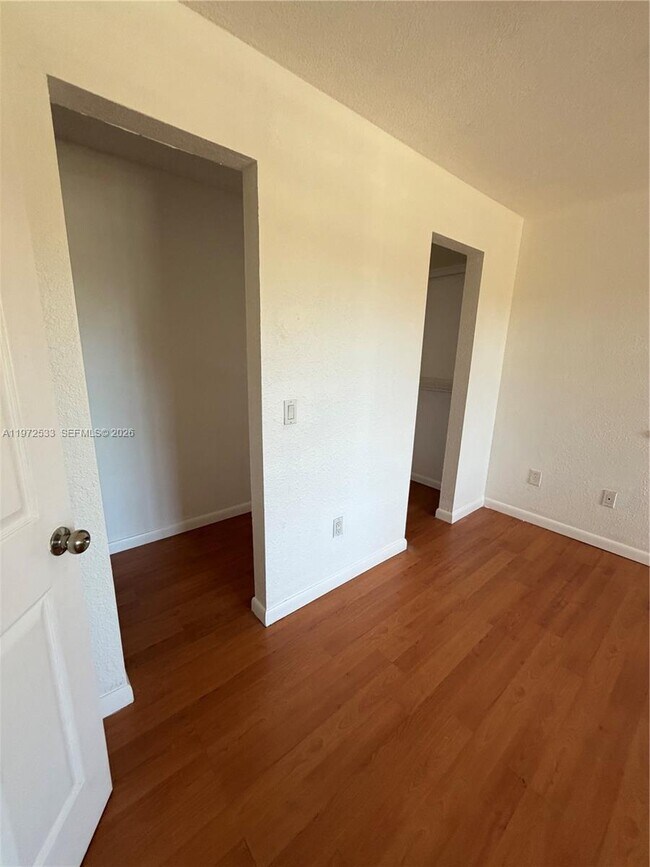 Foto del edificio - 4421 W McNab Rd