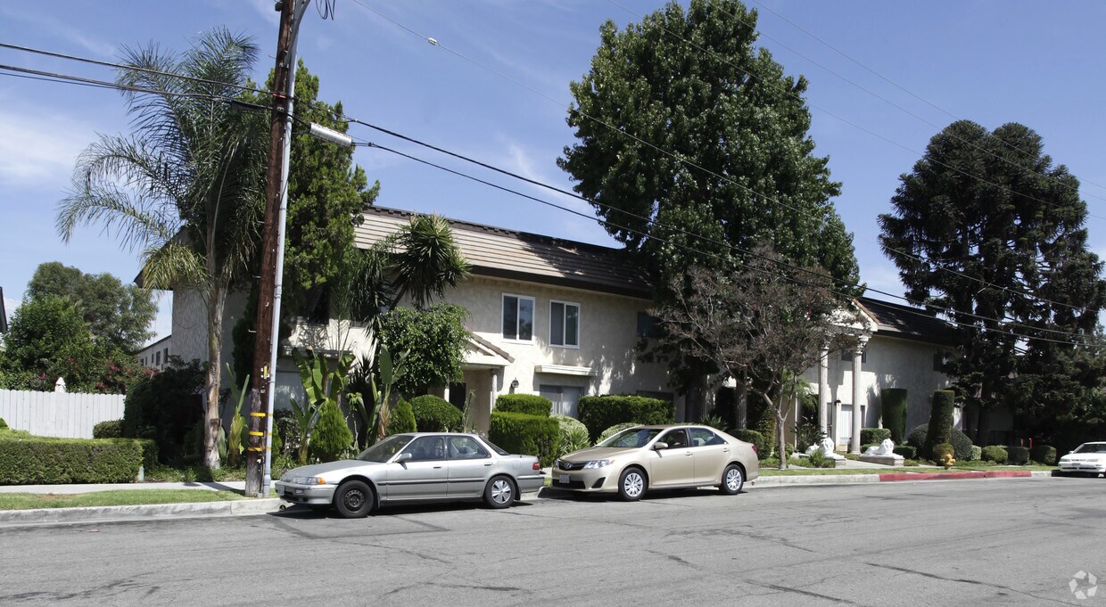 Building Photo - 1231 Hillandale Ave