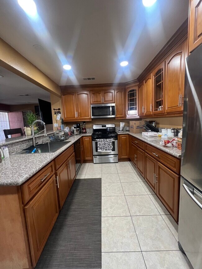 Foto del edificio - Beautiful 4 Bedroom Single Family Home