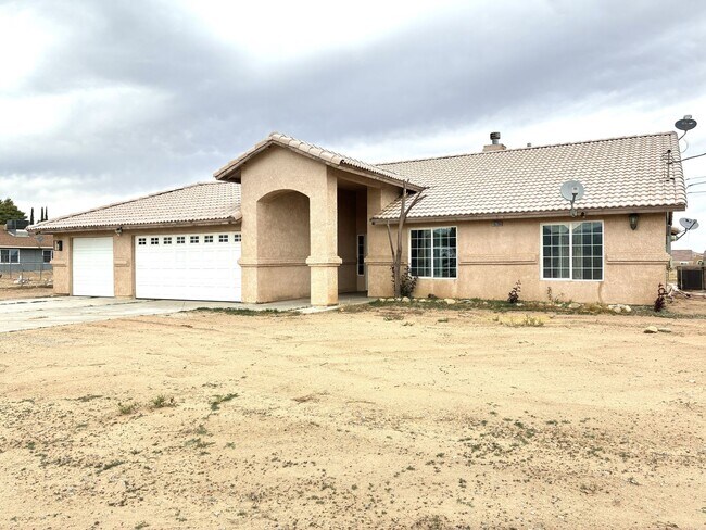 Foto del edificio - 4BD/2BA Located in Hesperia