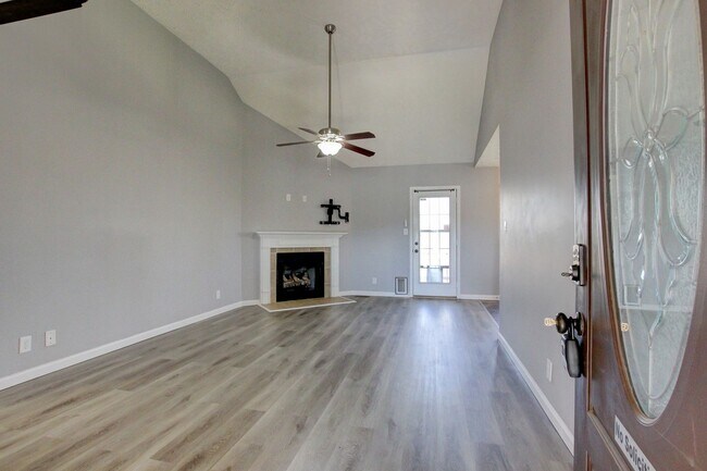 Foto del edificio - Sweet 3 bed 2 bath.  Cat friendly.
