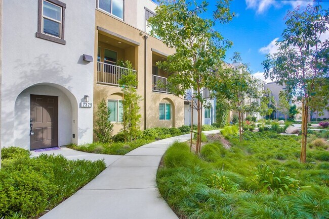 Foto del edificio - Beautiful 4 Bedroom Townhome! Built in 202...