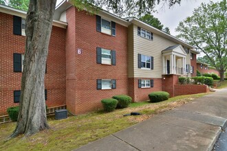Building Photo - 601 Riverhill Cir