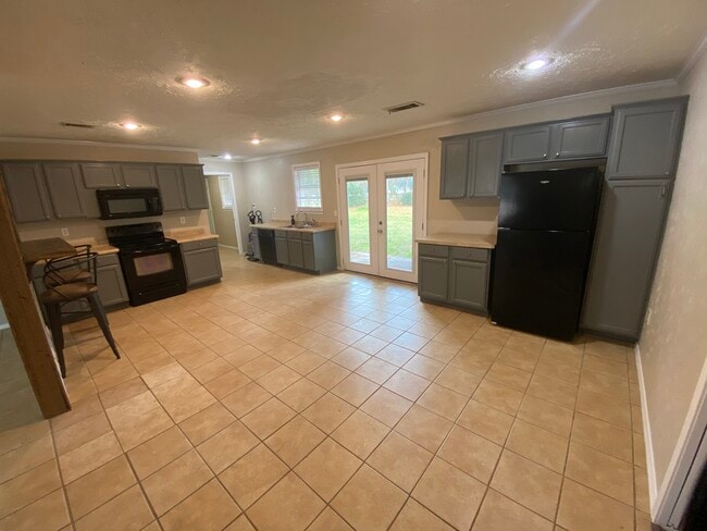 Building Photo - 105 Green Briar