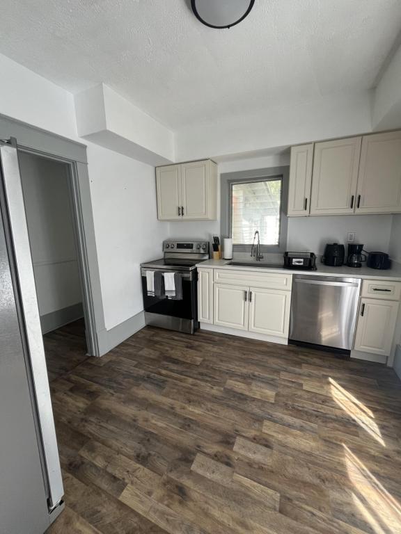 Foto del edificio - 511 Avenue G NW