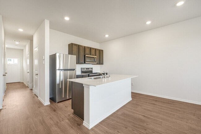 Foto del edificio - 312 Tall Cedar Wy
