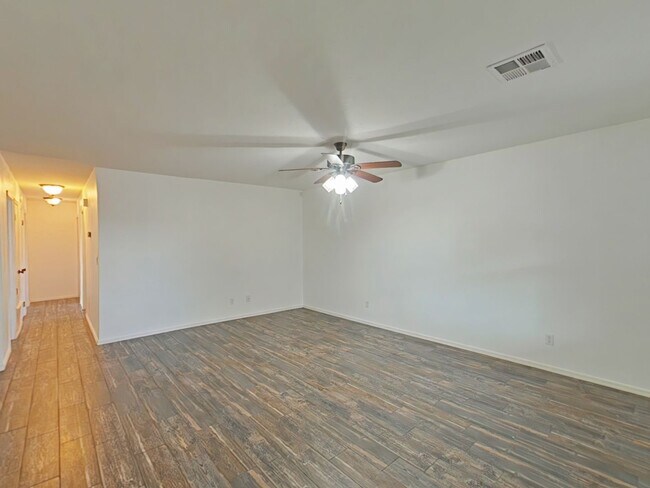 Foto del edificio - 4914 SE Hardin Ave