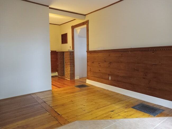 Building Photo - 13 Essex St