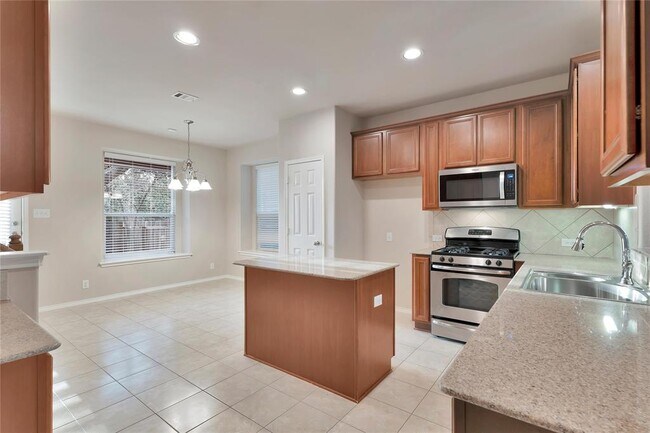 Building Photo - 8720 White Ibis Dr