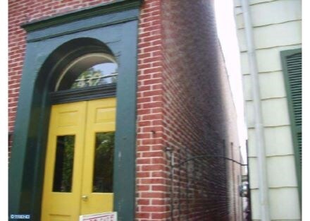 Building Photo - 432 S 5th St