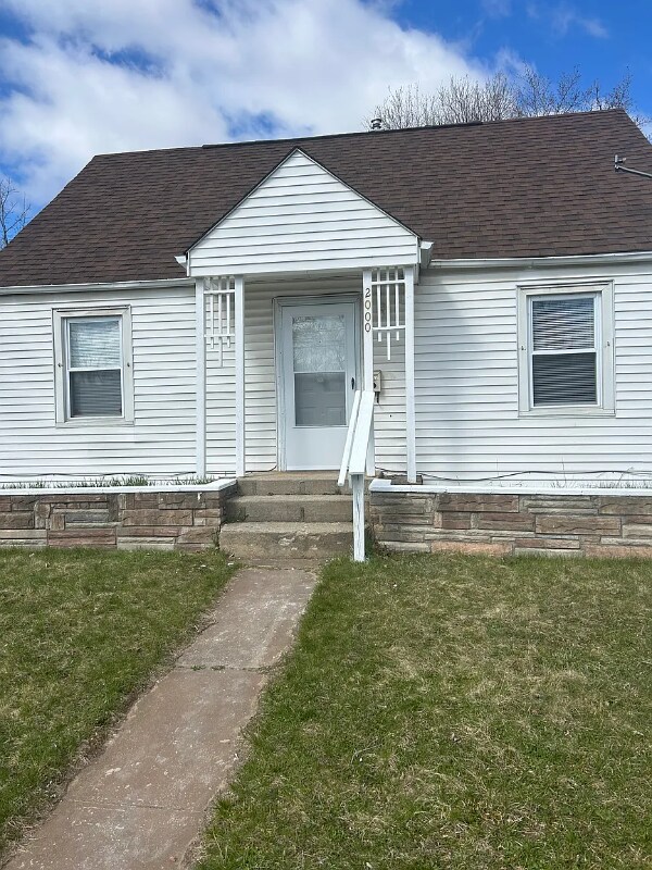 Primary Photo - 2000 Aitken Ave