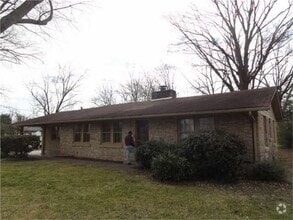 Building Photo - 625 Meadowlawn Ave