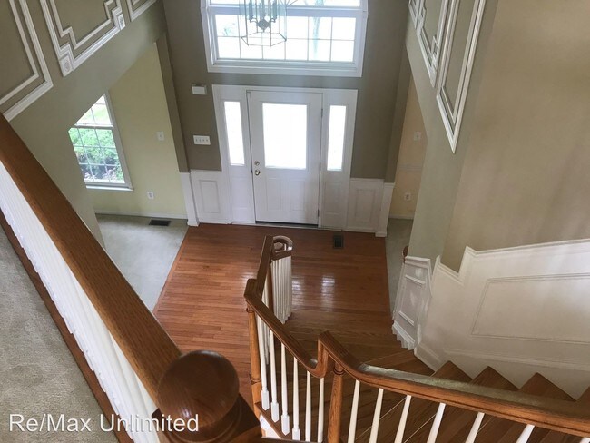Building Photo - 4 br, 2.5 bath House - 444 W. Country Club