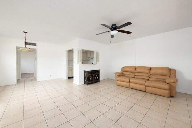 Building Photo - 260 Norwich K