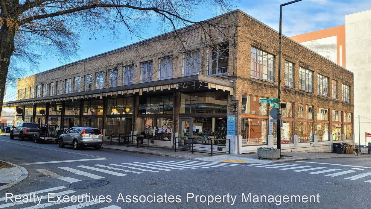 Primary Photo - 2 br, 1 bath House - 465 Walnut Street, B03