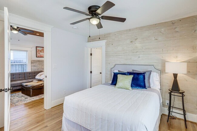 Building Photo - 1406 Edwards St