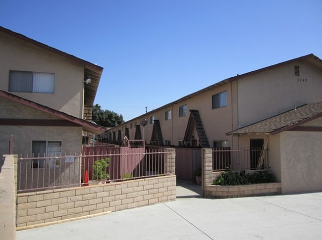 Building Photo - Greenwood Apartments