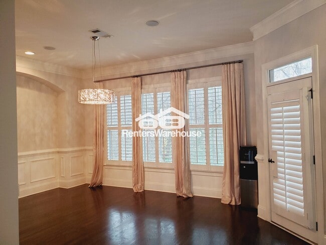 Foto del edificio - 922 Canterbury Ln NE