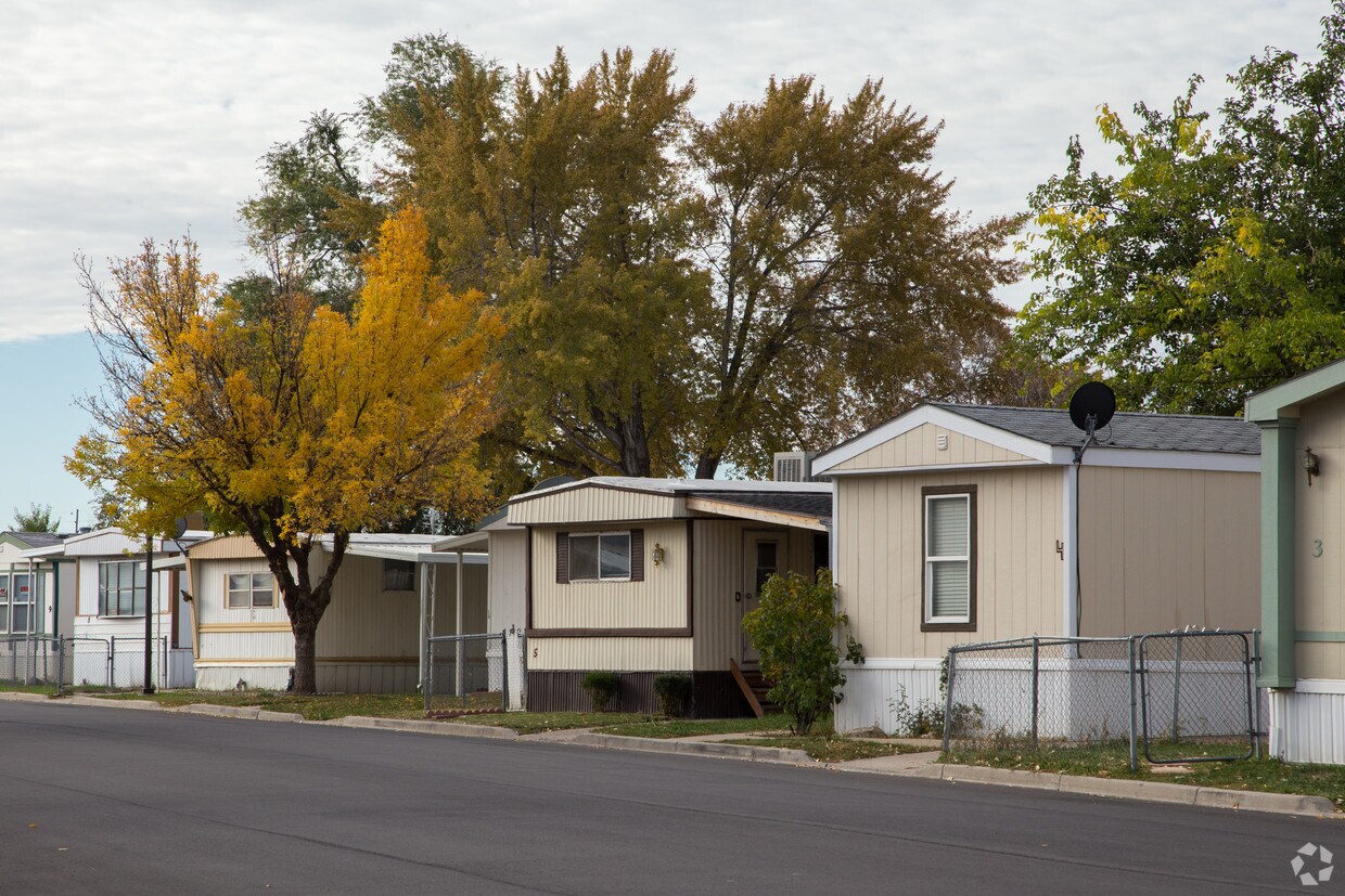 Building Photo - Willow Creek Estates
