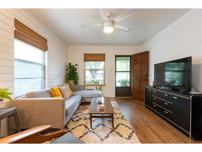 Building Photo - 3011 E 17th St