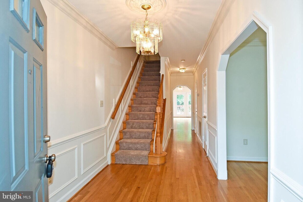 5920 Wescott Hills Way, Alexandria, VA 22315 Townhouse for Rent in Alexandria, VA