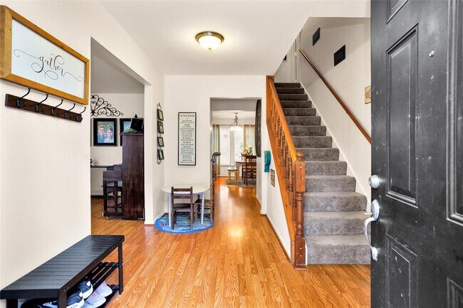 Building Photo - 3202 Hemingway Dr