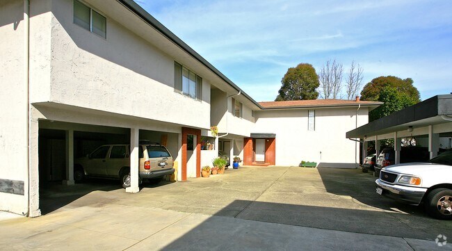Building Photo - 154-166 Tunstead Ave