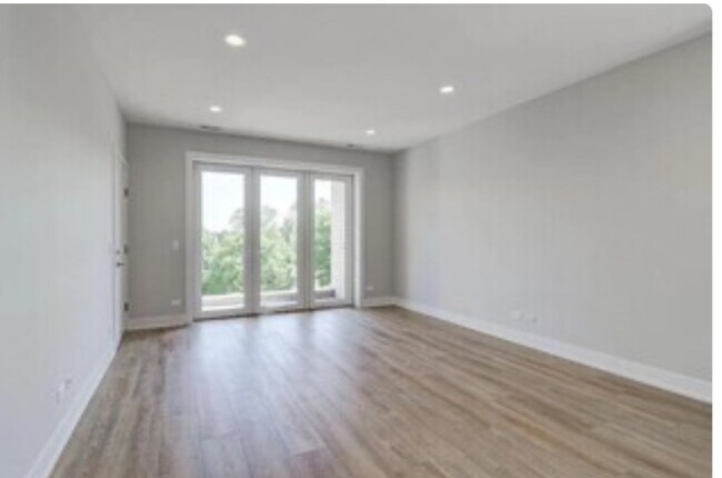 Foto del edificio - 6322 W Irving Park Rd