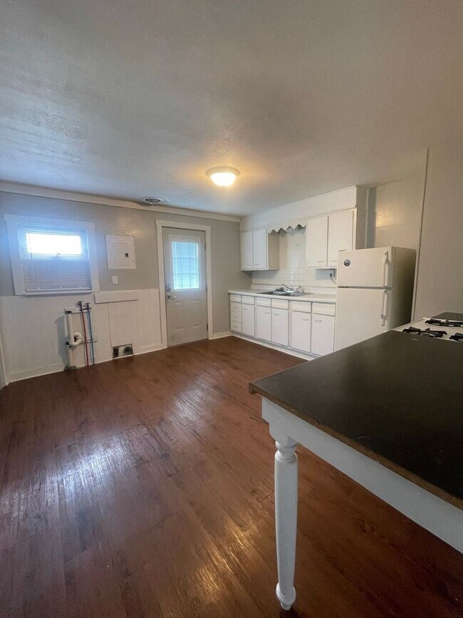 Foto del edificio - 301 E Memorial Dr