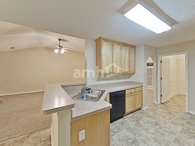 Building Photo - 466 Camella Cir