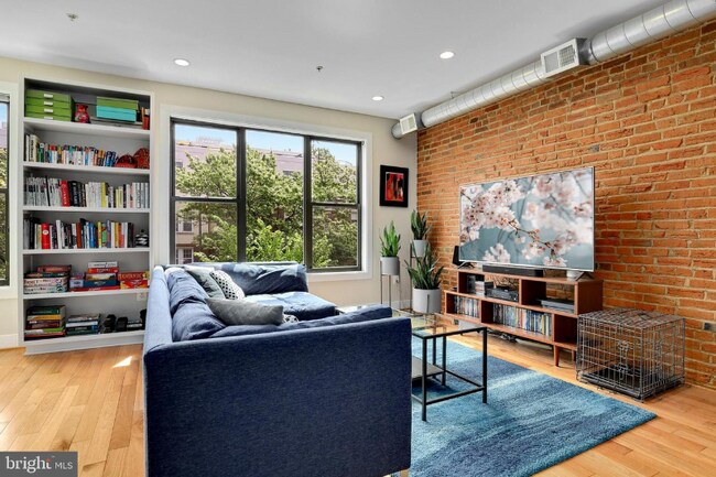 Foto del edificio - 2456 Ontario Rd NW