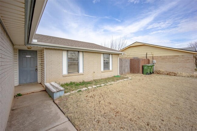 Building Photo - 1071 Raintree Mansion