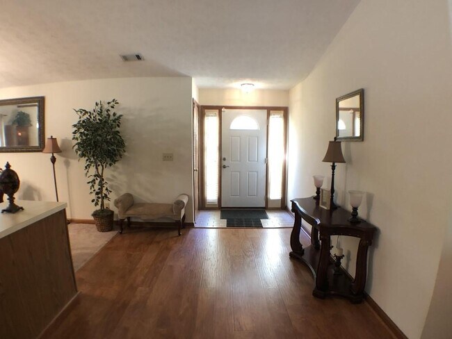 Foto del edificio - 2582 Herndon Rd