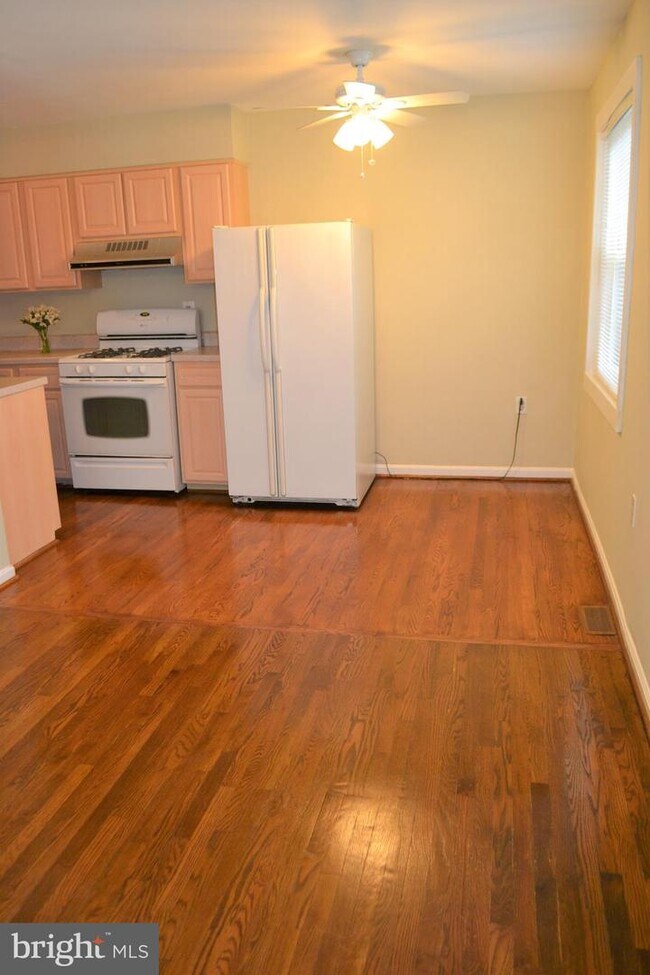 Foto del edificio - 9926 Lakepointe Ct