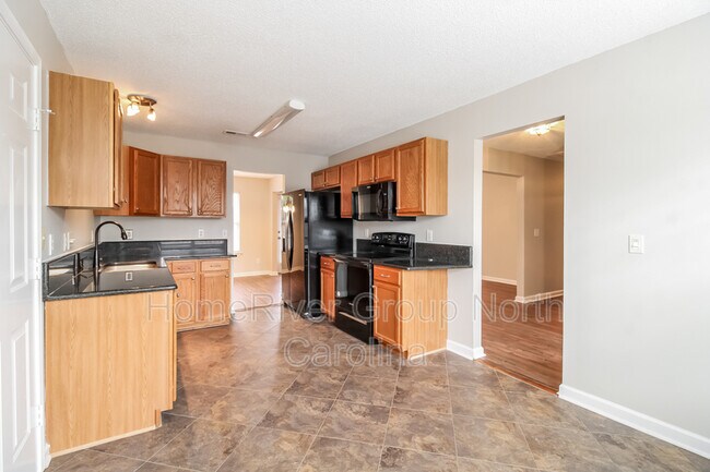 Building Photo - 395 Creekview Dr