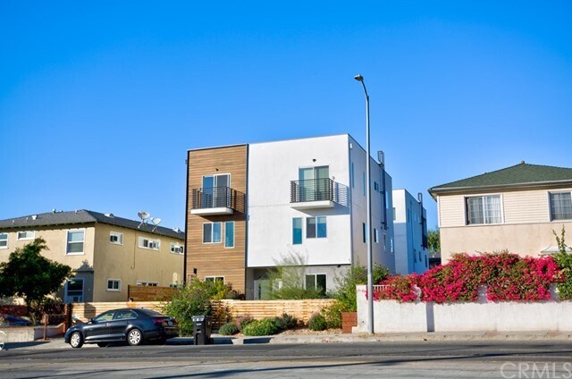 Foto del edificio - 11639 Burbank Blvd