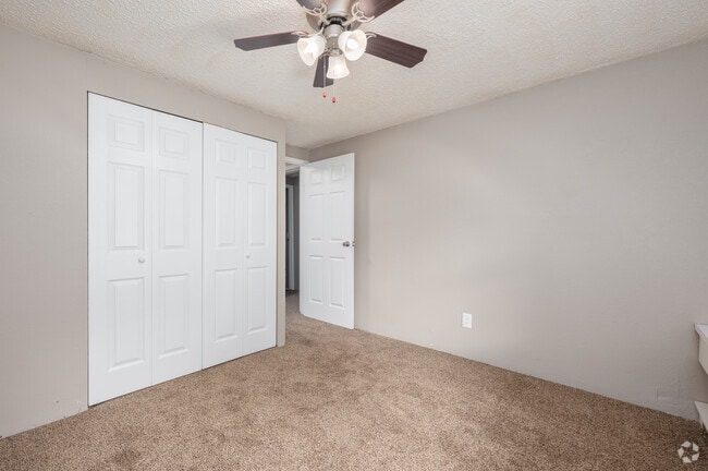 2BR, 1BA - 864SF - Secondary Bedroom - Ridgewood