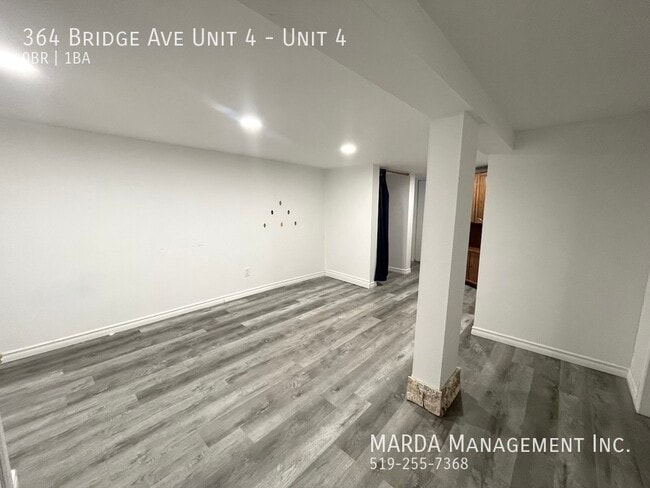 Photo du bâtiment - COZY BACHELOR UNIT LOCATED IN WEST END! AL...
