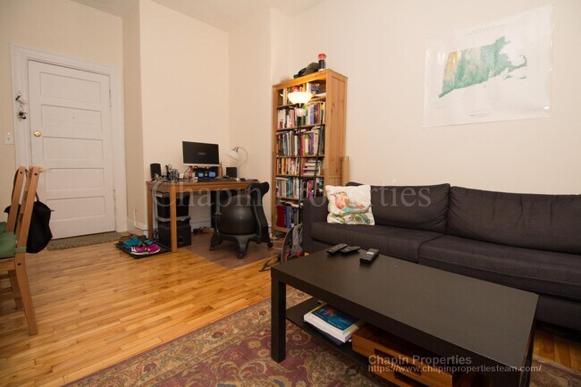 Foto del edificio - 1060 Beacon St