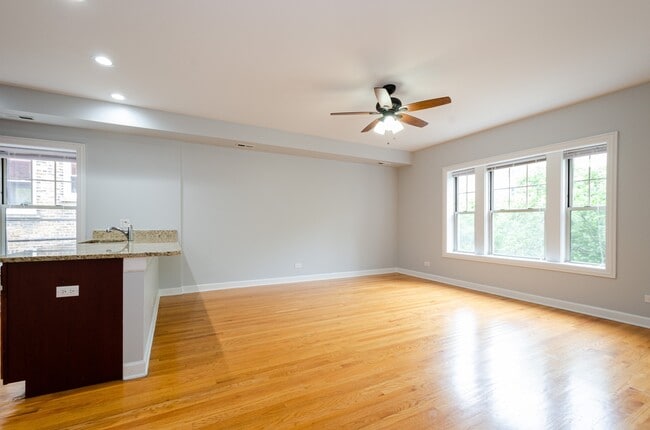 Foto del edificio - 7357 N Ashland Blvd