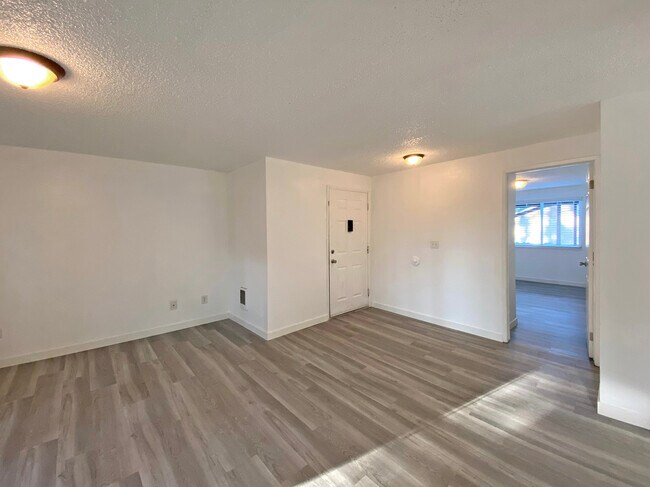 Building Photo - 5037 S Orchard St