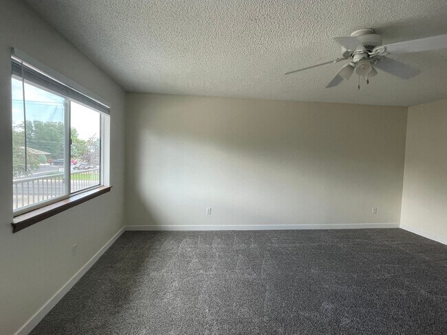 Foto del edificio - Great 2 Bed 1 Bath 2nd Level Condo in Nort...
