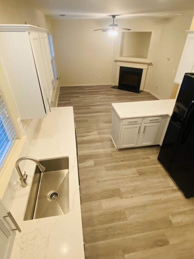 Building Photo - 3330 Castleberry Village Cir