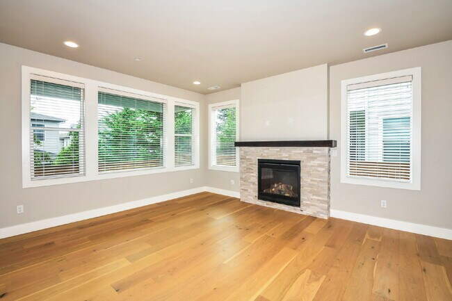 Building Photo - FOR RENT- AVAILABLE NOW! -  Modern 4-Bedroom Home with A/C in Bothell's Grove North Community