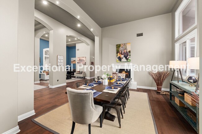 Building Photo - Amazing Executive Estate!