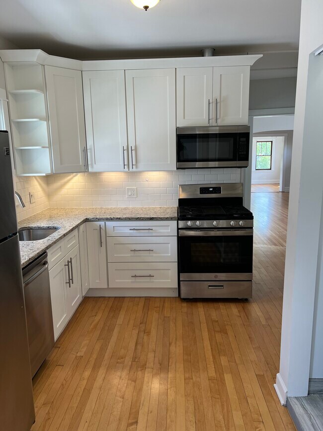 Kitchen - 1161 Clarence Ave