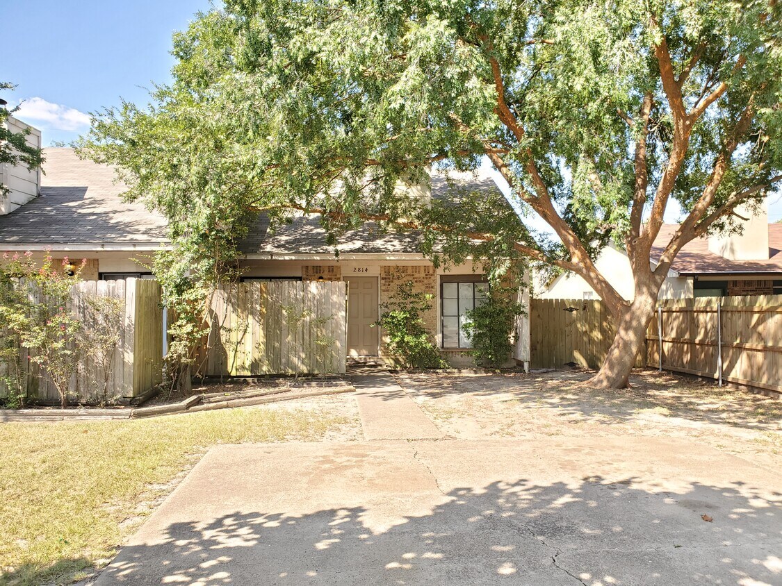 2814 Forest Bnd, Bryan, TX 77801 Townhome Rentals in Bryan TX