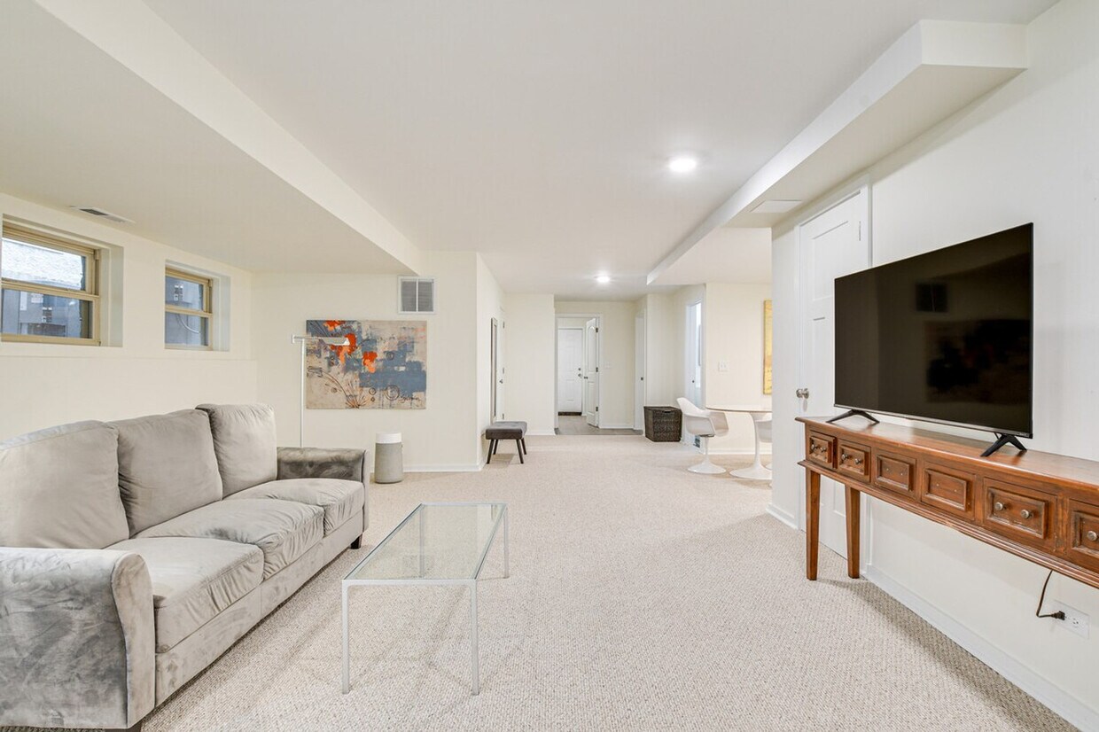Foto principal - 3975 S Ellis Ave