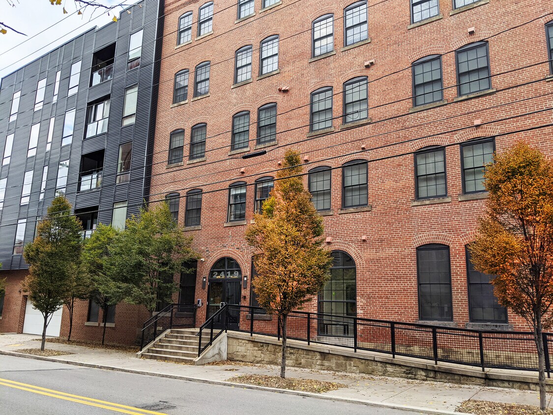 Primary Photo - 2419 Smallman St
